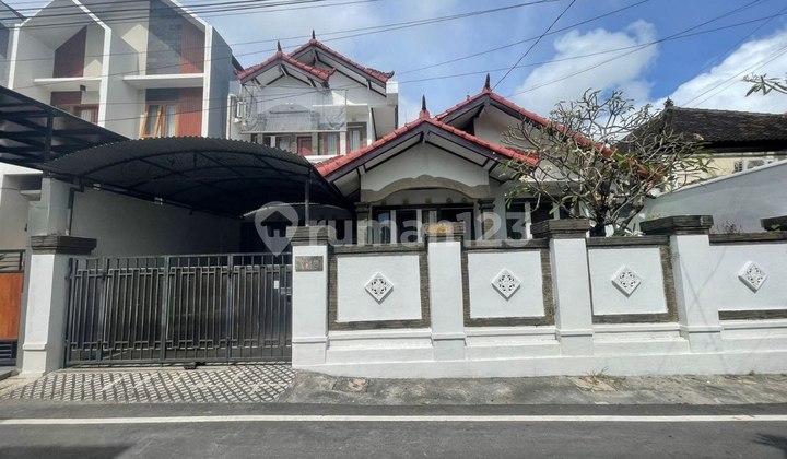 Rumah dengan Design Minimalis Tradisional Disewakan, Jimbaran Area