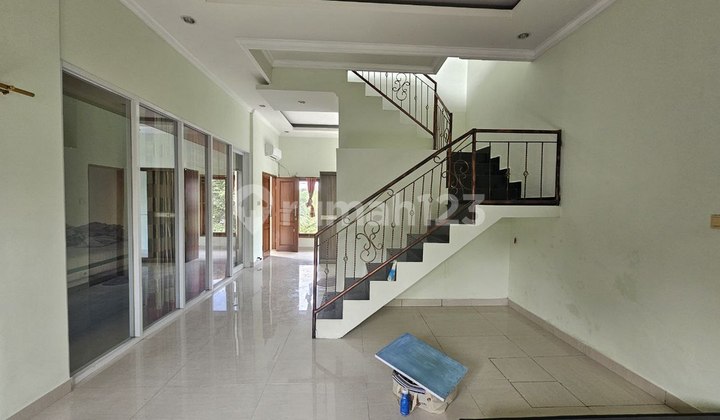 Rumah 5 Kamar Tidur Cantik Disewakan, di Gatsu Barat Denpasar Area 2
