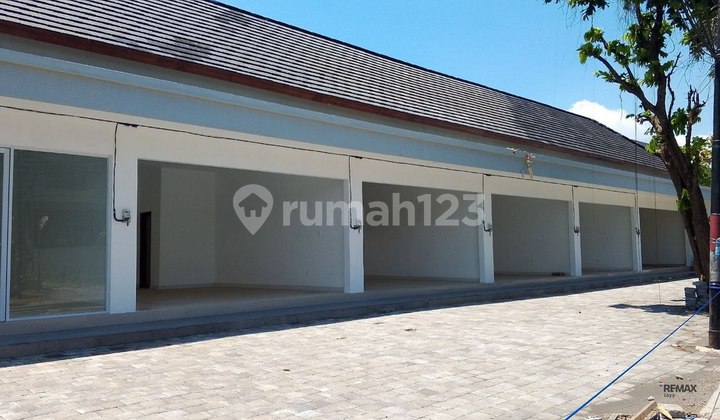 Ruko Baru dan Siap Pakai Dipinggir Jalan Disewakan, Seminyak area