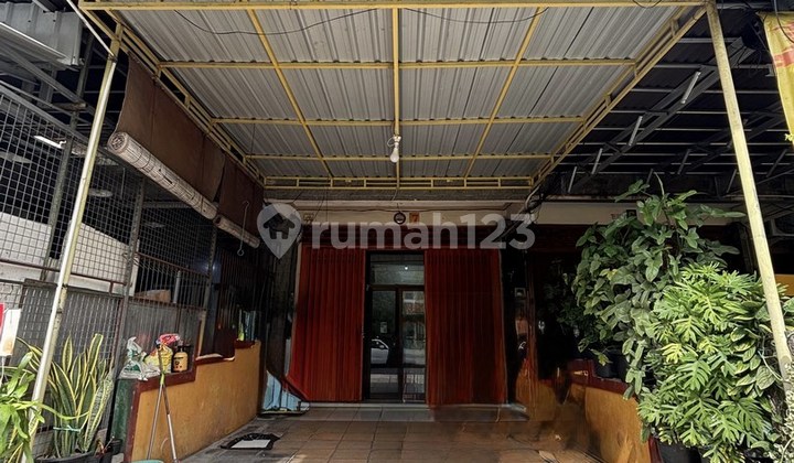 Ruko Semi Furnished Bagus dan Strategis Dijual, di Denpasar Barat Area Ruko Semi Furnished Bagus dan Strategis Dijual, di Denpasar Barat Area