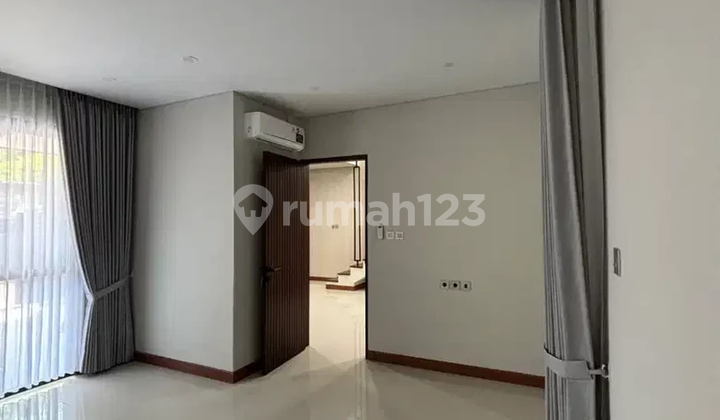 Rumah Baru dan Bagus 2 Lantai Disewakan, Renon Denpasar area 2