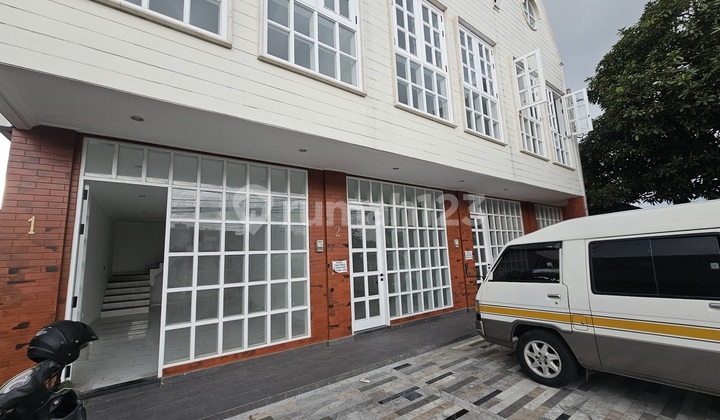 Ruko Modern 2 Lantai Siap Pakai Dijual, di Kerobokan