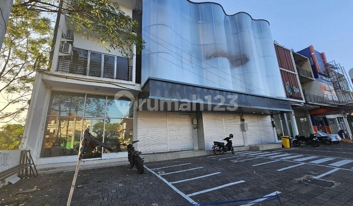 3-Story Shophouse Premium Location for Sale, on Sunset Road, Kuta Area 1