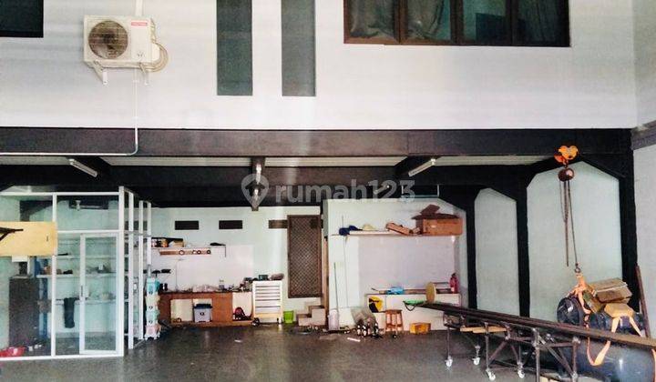 3-Storey Shophouse Good Location For Sale, Renon Area 2