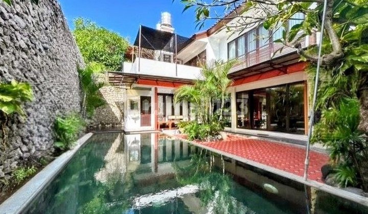 Villa Mewah di Komplek Perumahan Elit Dijual, Denpasar Barat Area