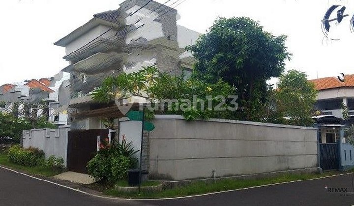 Rumah mewah 3 lantai komplek perumahan Elite dijual, Nusa Dua area 1