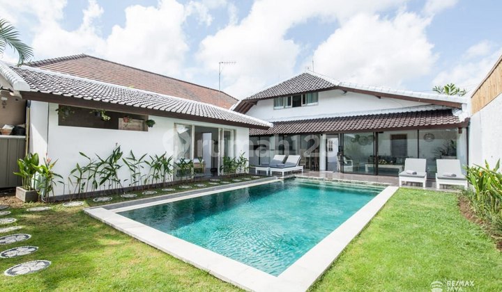 Villa 4 Kamar Tidur Dekat Dengan Pantai Disewakan, di Seminyak 1