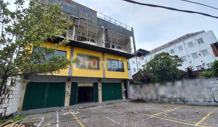 Ruko Gandeng 3 Lantai Lokasi Super Premium Disewakan, Kuta Area