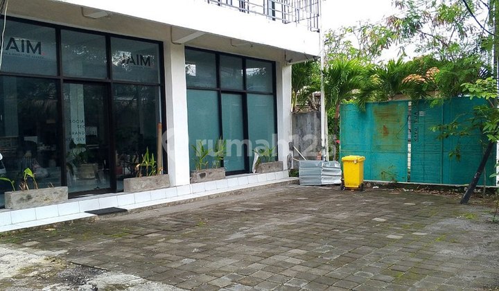 Ruko siap pakai cocok untuk usaha disewakan, Kerobokan Kelod area