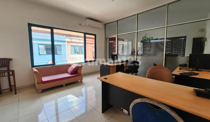 Three-Storey Shop House for Sale in Teuku Umar Area, Denpasar. 2