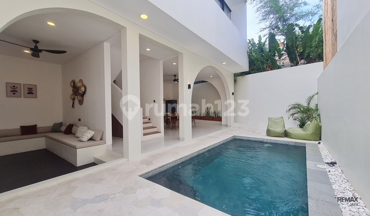 Villa Cantik dan Mewah Full Furnished Dijual, di Canggu Area Villa Cantik dan Mewah Full Furnished Dijual, di Canggu Area