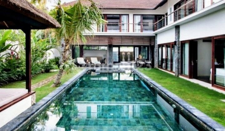 Luxury Tropical Design Villa Full Furnished for Rent, in Umalas area Luxury Tropical Design Villa Full Furnished for Rent, in Umalas area