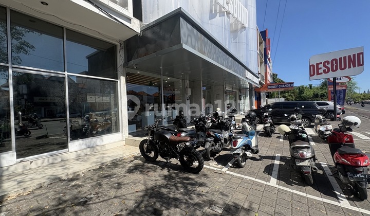 Strategic 3-Story Shop House for Sale, in Premium Area on Sunset Road, Kuta. 2
