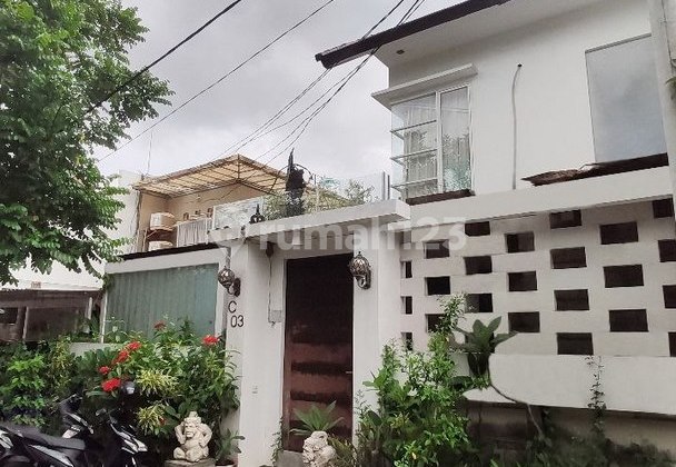 Rumah Mewah di Kompleks Elit Dijual, di Sunset Road, Kuta Area