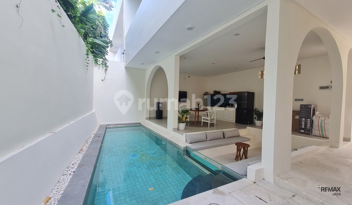 Villa Elit 2 Lantai di Lokasi yang Strategis Dijual, Canggu Area Villa Elit 2 Lantai di Lokasi yang Strategis Dijual, Canggu Area