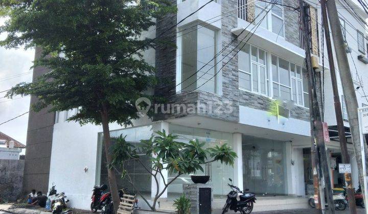 Ruko 3 Lantai Lokasi Strategis Dijual, di Renon 1