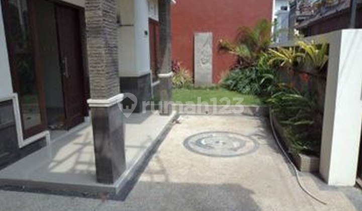 Rumah Mewah Full Furnished Disewakan, di Kerobokan, Badung Area 2