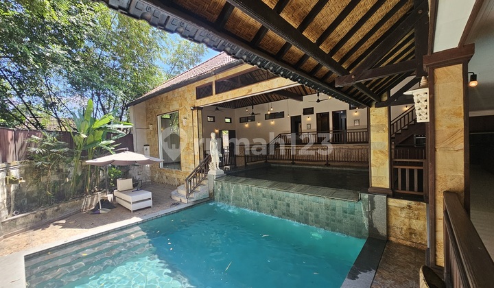 Villa Mansion 3 Kamar Tidur Dijual, Kerobokan area