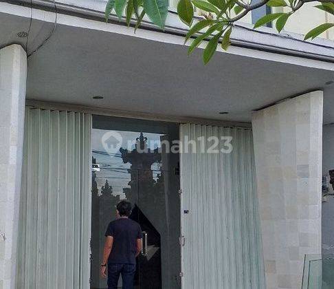 Toko 1 Lantai Dipinggir Jalan Utama Disewakan, di Kerobokan 1