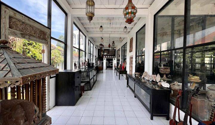 Tempat Usaha 2 Lantai Disewakan di Jalan Utama Kerobokan 2