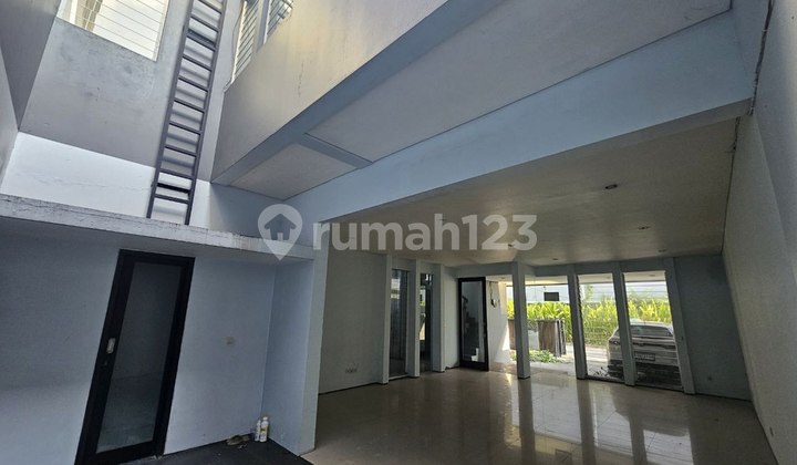 Rumah Semi Furnished Dijual, di Imam Bonjol Denpasar Area 2