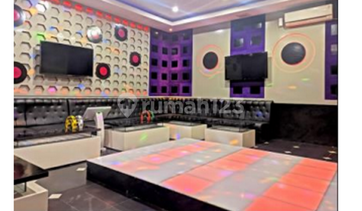 Gedung Komersial Premium Full Furnished Disewakan, di Kedonganan Area