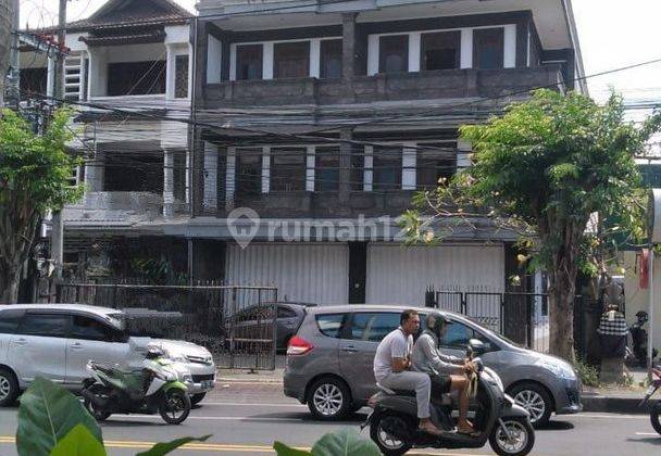 Semi-detached shophouse on Utama Street for rent, East Denpasar Area 1