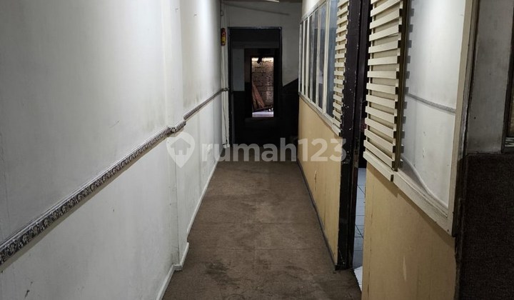 3-Story Shophouse for Sale in Tuban, Central Business District 2