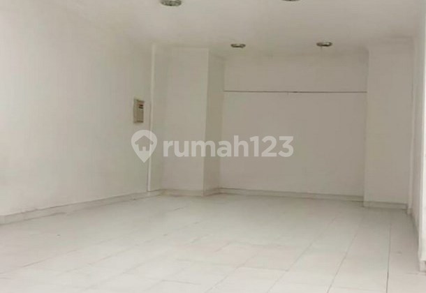 3-Story Shophouse for Rent in a Highly Strategic Location, Tuban Area