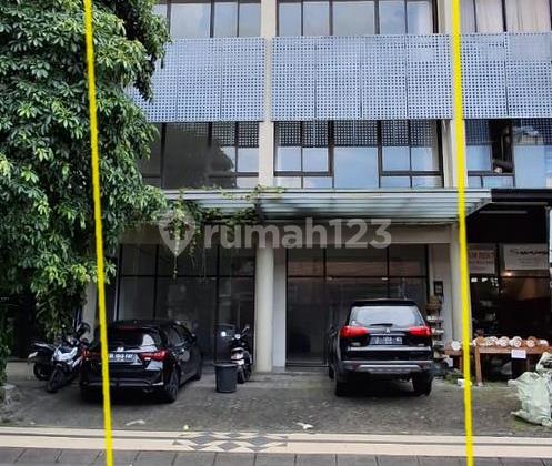Ruko Gandeng 4 Lantai Akses Dekat ke Pantai Dijual, Seminyak Area