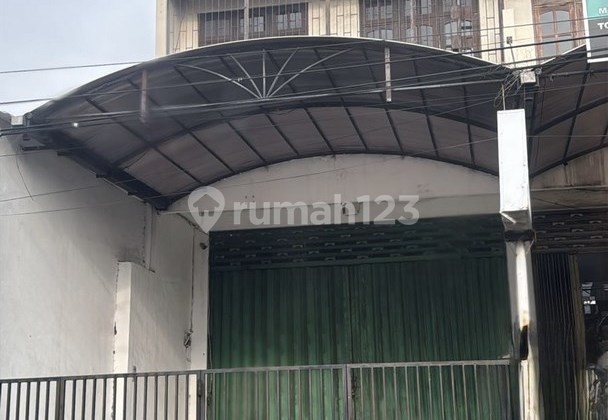 Shop House for Sale on the Main Roadside, North Denpasar Area