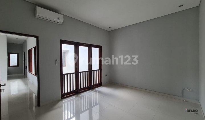 Rumah 2 lantai 5 kamar tidur disewakan, Kerobokan area 2