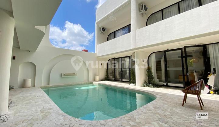 5 Unit Mezzanine Loft With An Open Layout And Natural Lighting For Rent In Pererenan