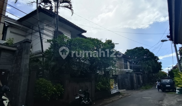 Rumah Semi Villa 2 Lantai Disewakan, Berada di Renon