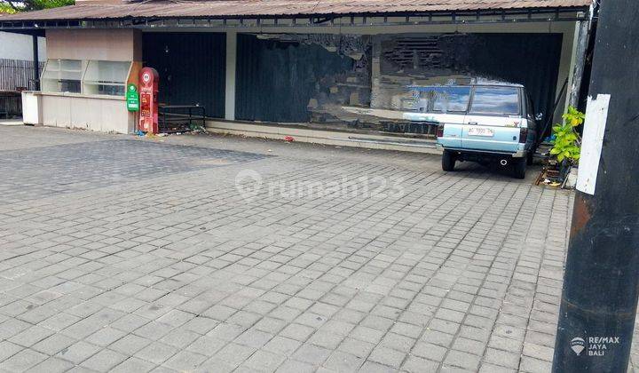 Shophouse With Large Parking Area For Rent, Seminyak Area 1