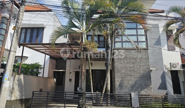 Rumah Minimalis dalam Komplek One Gate Dijual, di Kerobokan Area