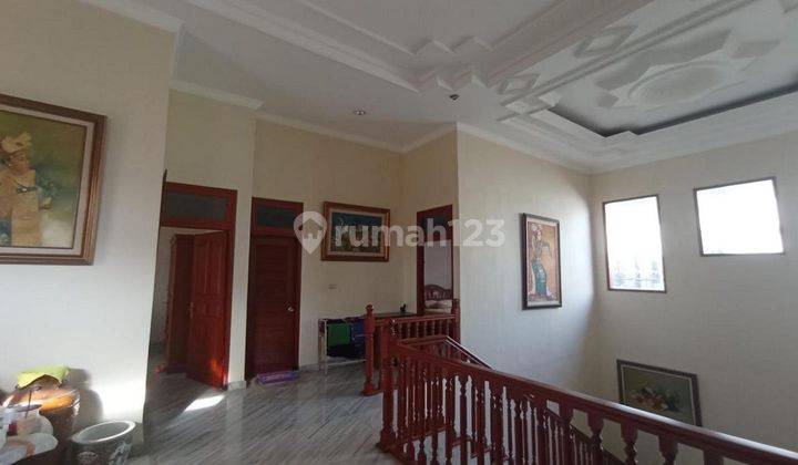 Rumah 2 Lantai Garasi Luas Disewakan, Area Renon 2