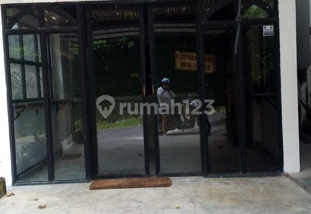 Ex Resto 2 Lantai Lokasi Sangat Premium Disewakan, Umalas Area