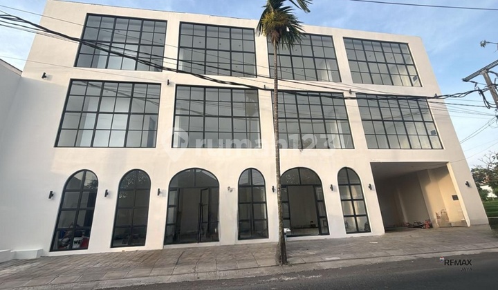 3-Story Commercial Building for Rent in Berawa, Canggu Area 3-Story Commercial Building for Rent in Berawa, Canggu Area