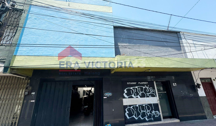 Rumah Lokasi Strategis Pinggir Jalan Raya Dekat Pusat Perbelanjaan Pasar Besar