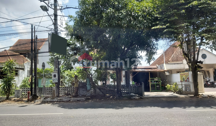 Lokasi Emas! Rumah Luas di Tengah Kota Cocok untuk Usaha atau Investasi