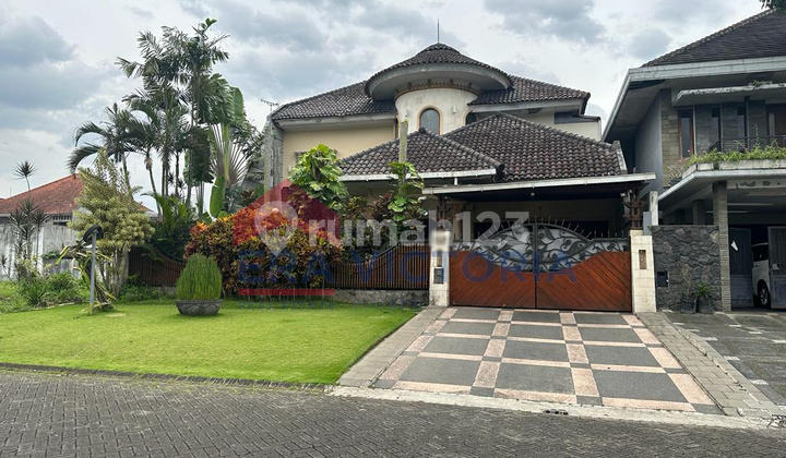 Rumah Mewah di Poros Araya, Kawasan Elit Dekat Fasum Kota