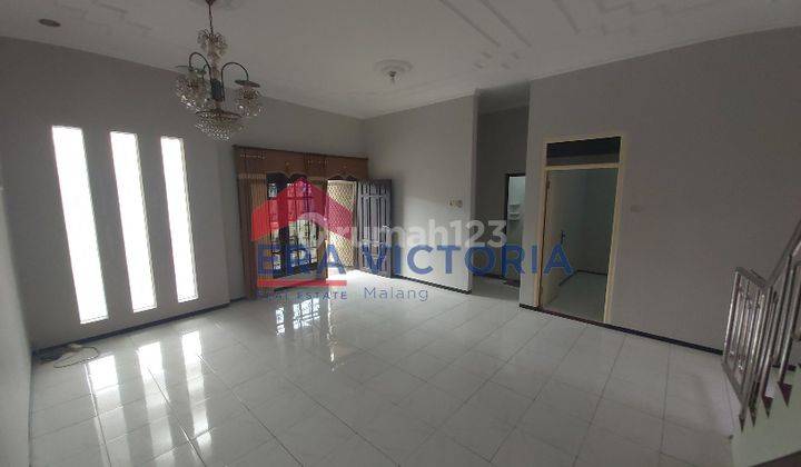 Rumah Modern Di Perumahan Sulfat, Bisa Untuk Tinggal Atau Kantor