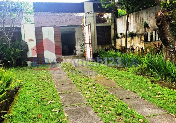 Rumah Dengan Luas Tanah 1000 M2 di Poros Jalan Lawang