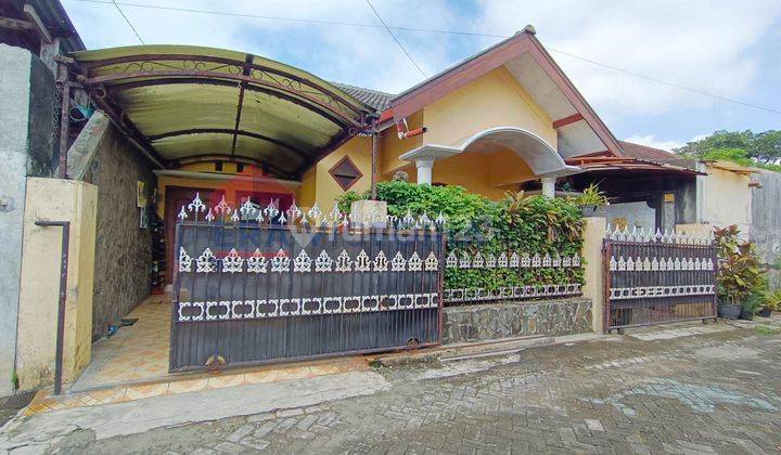 Dijual Rumah Dekat Pusat Perbelanjaan, Area Kuliner Under 1 M Kota Malang  1