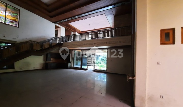 Rumah di Daerah Rampal, Area Parkir Luas, Dekat Stasiun & Tugu 2