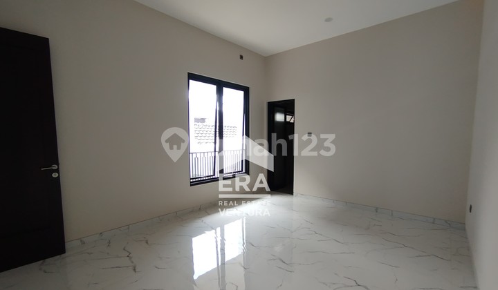 Rumah Baru Full Furnished Di Perum Araya 2