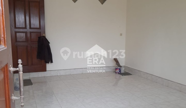 Well-Maintained House for Sale, Ready to Occupy, in the Bunga2 Soekarno Hatta Area. 2