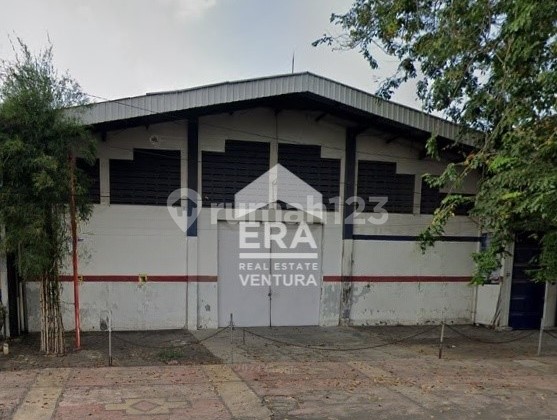 Warehouse for Rent, Strategic Location in the Center of Probolinggo City.