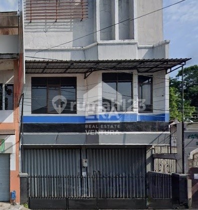 Shop for sale on Raya Bandulan, close access to the city center. 2